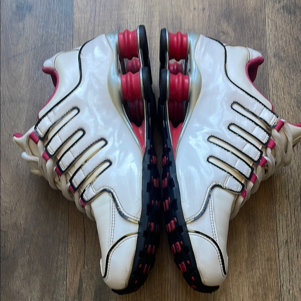 Nike Shox White and Pink Sneakers - Picture 4 of 12